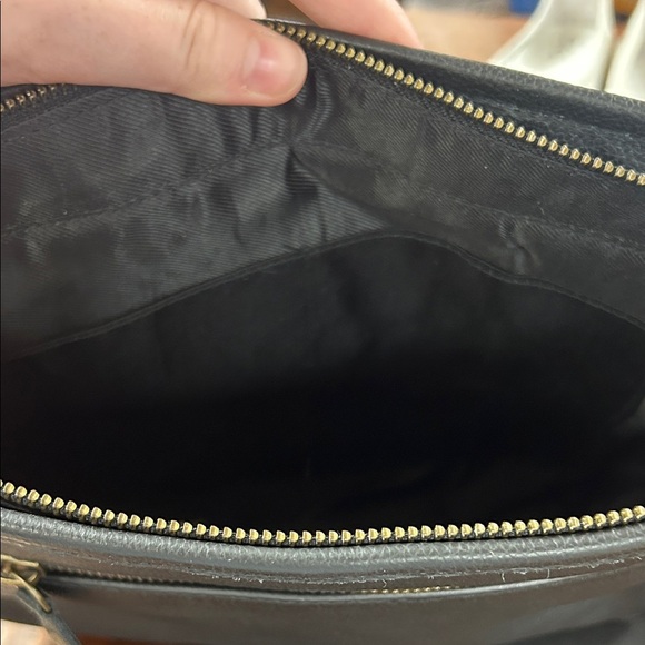 Stylish Black and White Cowhide Shoulder Bag - Sixtease - Picture 7 of 8